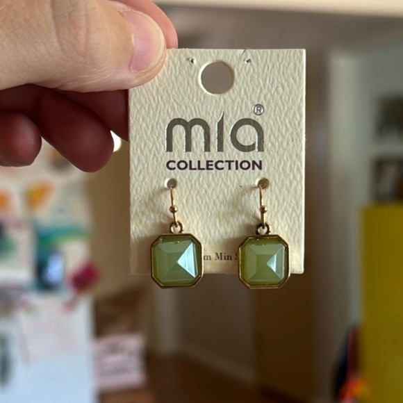 Mia Collection Green Gold Octagon Square Dangle Costume Earrings - Picture 1 of 2